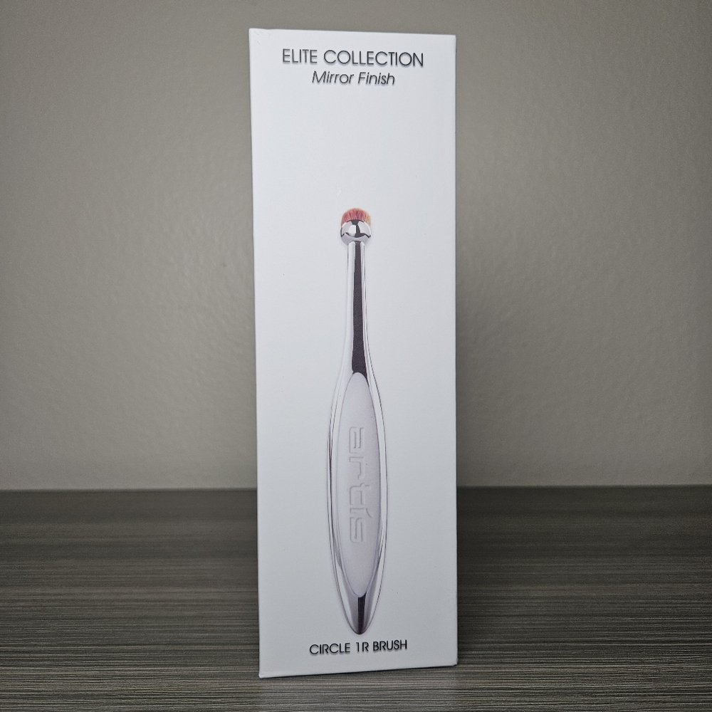 artis Circle 1R Brush Brand New in box